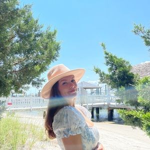 Meet your Posher, Olivia